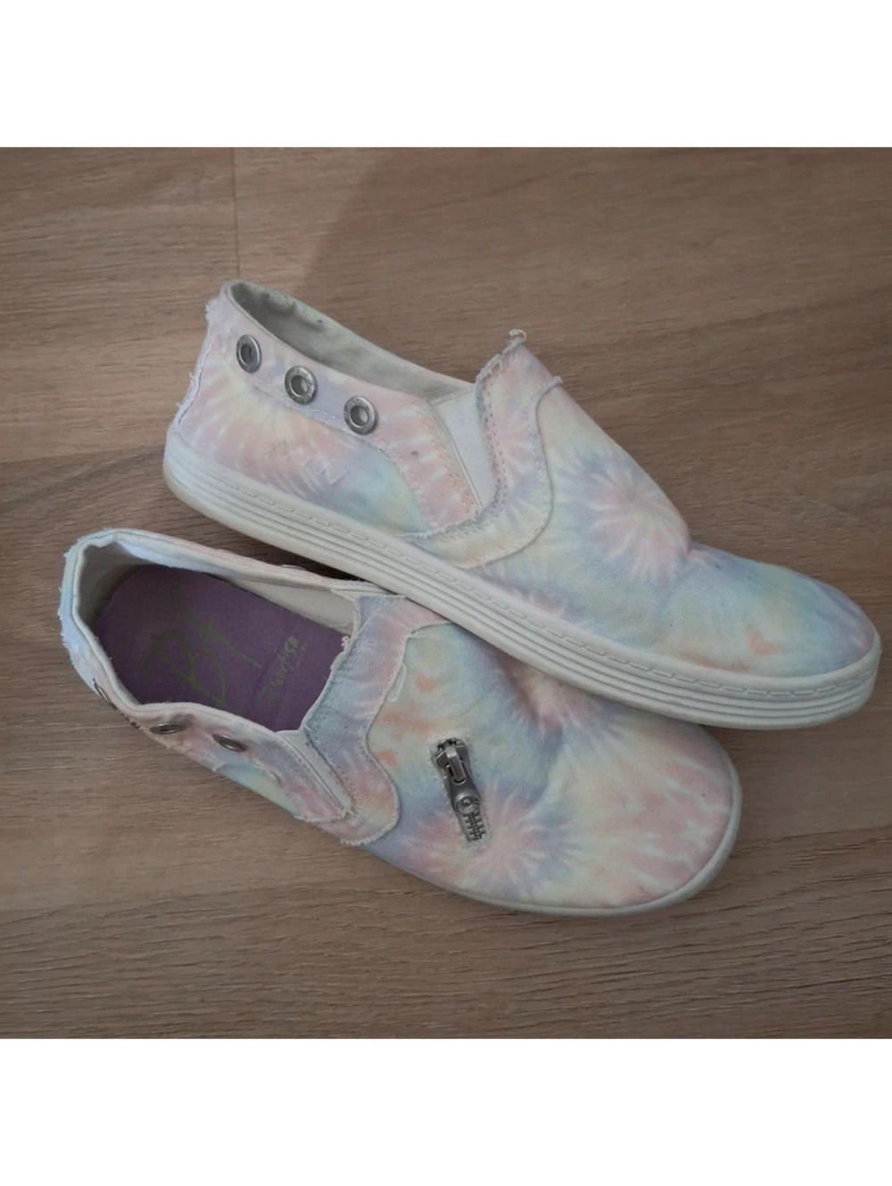 Blowfish Malibu Play Women's Slip On Sneakers | Pastel Canvas Shoes size 7.5
